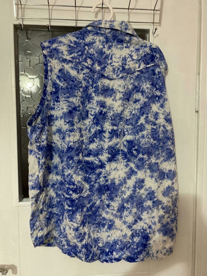 Mavi Batik Desenli Düğmeli Kolsuz Gömlek - Görsel 2