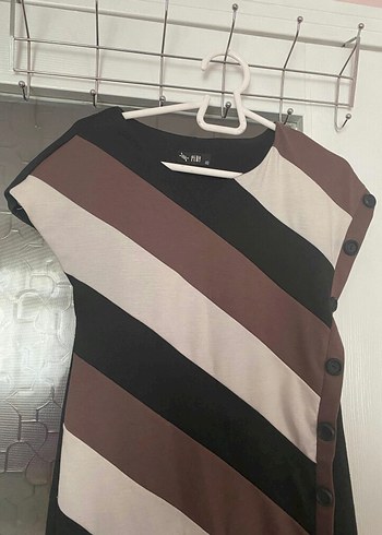 Düğmeli V Yakalı Midi Çizgili Elbise - Görsel 2