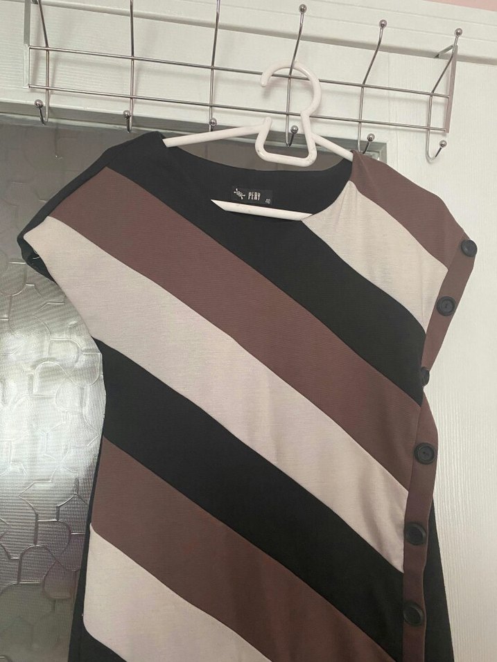 Düğmeli V Yakalı Midi Çizgili Elbise - Görsel 2