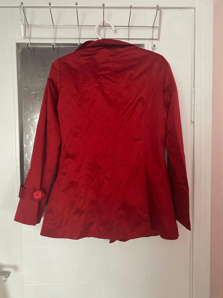 Düğmeli Kırmızı Midi Trençkot - Görsel 3