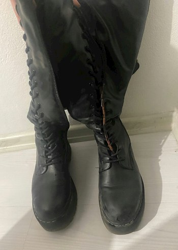 Siyah uzun bağcıklı bot - Görsel 4