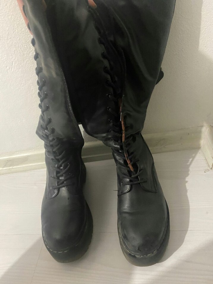 Siyah uzun bağcıklı bot - Görsel 4