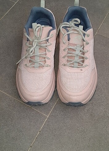 SKECHERS MARKA