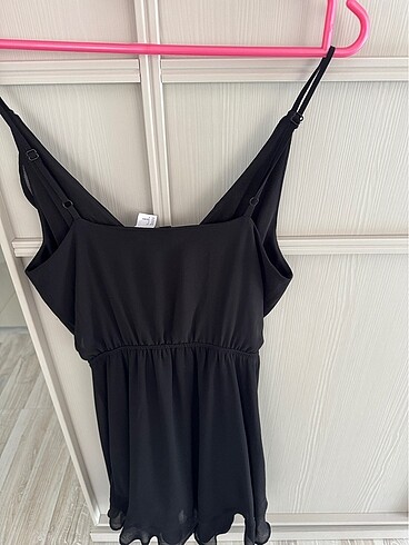 H&M Fırfırlı siyah elbise