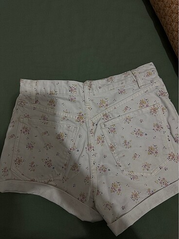 36 Beden Zara çiçekli şort