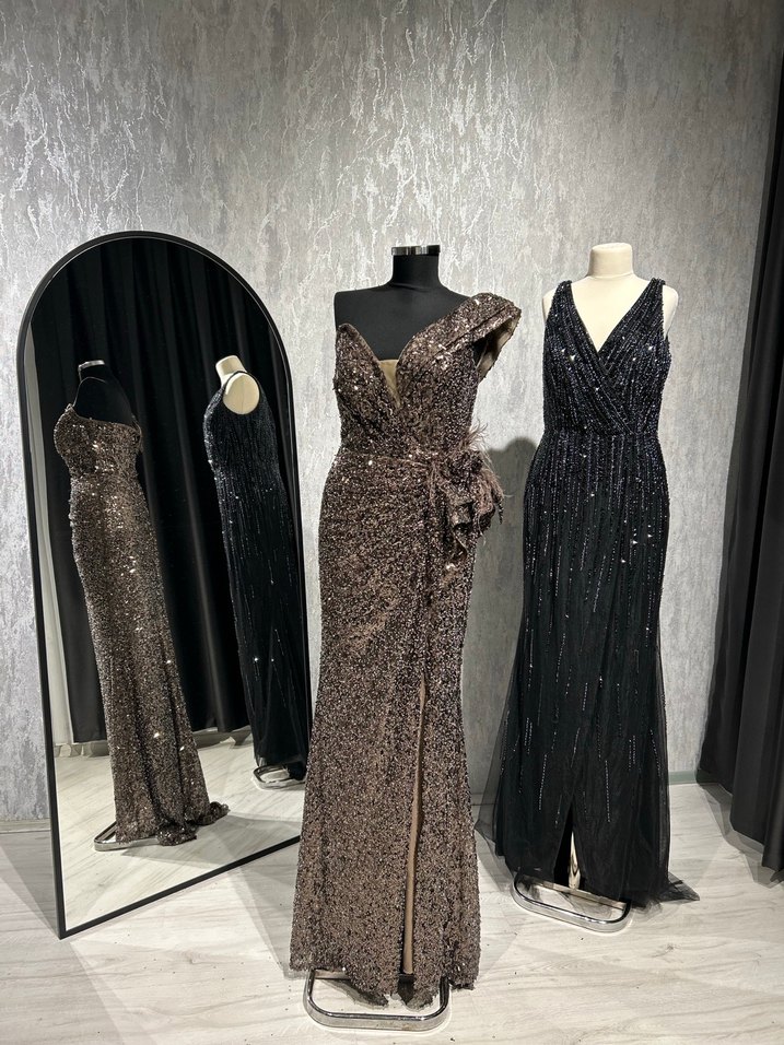 İnci Detaylı Siyah V Yaka Uzun Elbise - Görsel 4