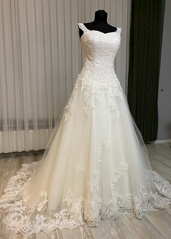 Vitrin Gelinliği Dantel Şıklığı Tam Takım Temiz 36 Beden - Görsel 7