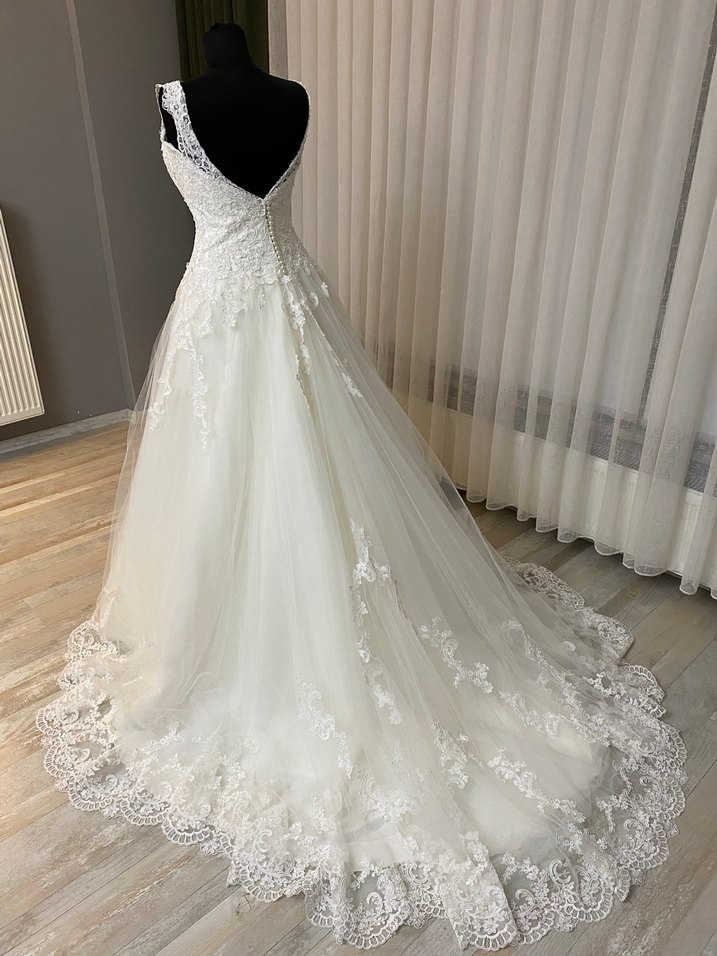 Vitrin Gelinliği Dantel Şıklığı Tam Takım Temiz 36 Beden - Görsel 3