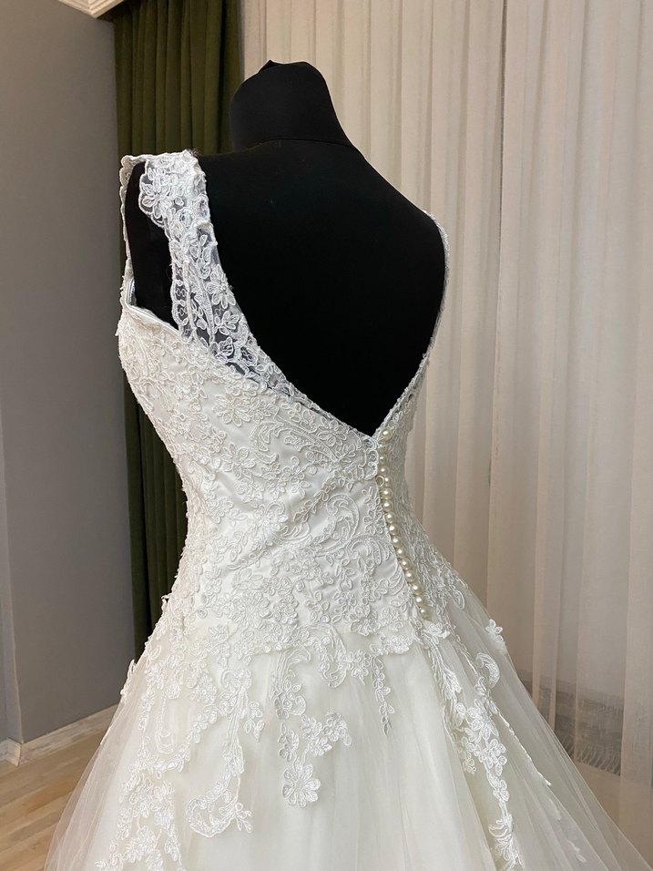 Vitrin Gelinliği Dantel Şıklığı Tam Takım Temiz 36 Beden - Görsel 4