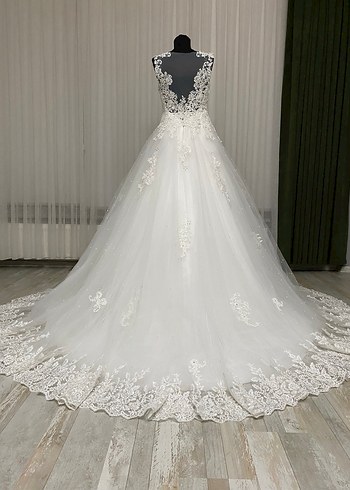 Dantel detay ve taş işlemeli harika şık gelinlik 34-36 beden - Görsel 3