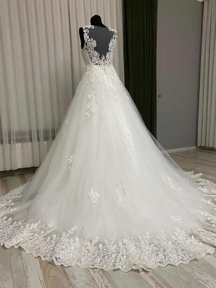 Dantel detay ve taş işlemeli harika şık gelinlik 34-36 beden - Görsel 4