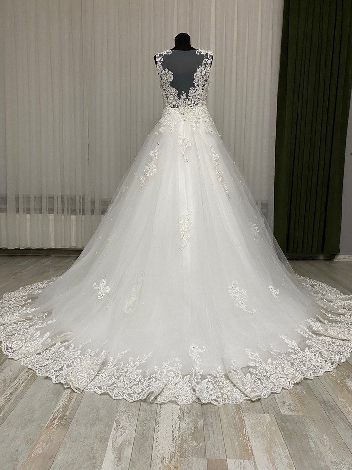 Dantel detay ve taş işlemeli harika şık gelinlik 34-36 beden - Görsel 3