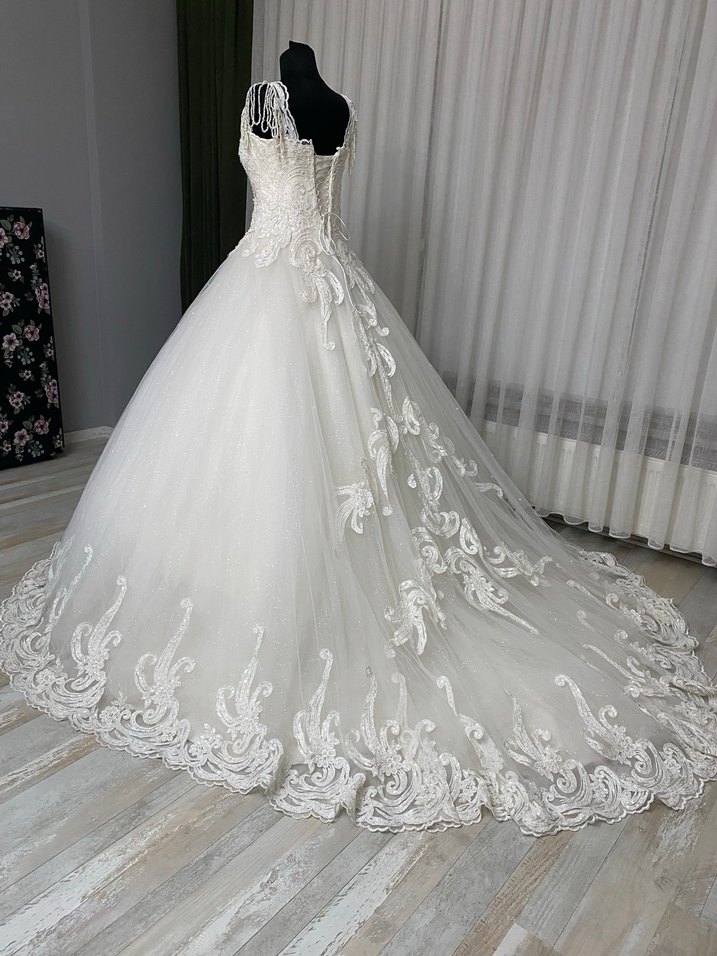 Kolları Boncuk Detaylı İşlemeli İpli Gelinlik 36-38 - Görsel 2