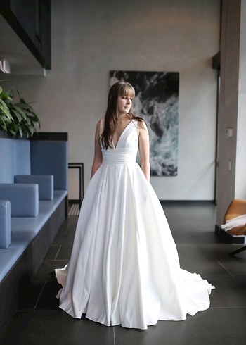 V Yaka Saten Gelinlik Cep Detay Oleg Cassini 34-36 - Görsel 5