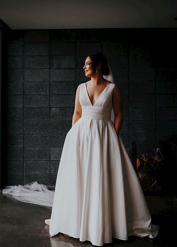 V Yaka Saten Gelinlik Cep Detay Oleg Cassini 34-36 - Görsel 6