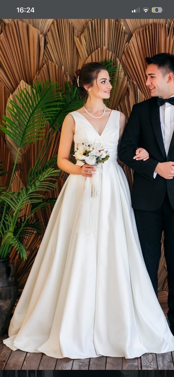 V Yaka Saten Gelinlik Cep Detay Oleg Cassini 34-36 - Görsel 4