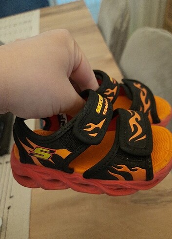 Orjinal Skechers çocuk sandaleti
