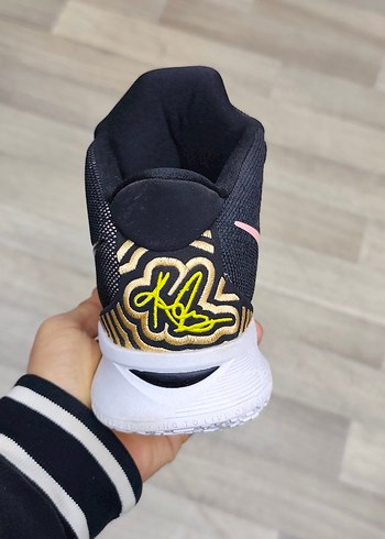 Nike kyrie Yılan Desenli Siyah Renkli Basketbol Ayakkabısı - Görsel 2