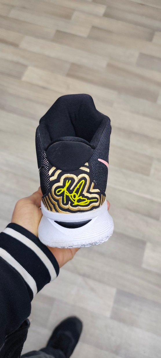 Nike kyrie Yılan Desenli Siyah Renkli Basketbol Ayakkabısı - Görsel 2