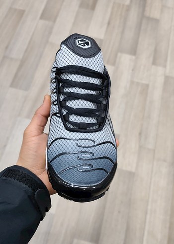 Nike Air Max plus Gri Yılan Desenli Bağcıklı Erkek Spor Ayakkabı - Görsel 2