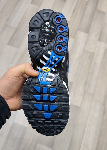 Nike Air Max plus Gri Yılan Desenli Bağcıklı Erkek Spor Ayakkabı - Görsel 4