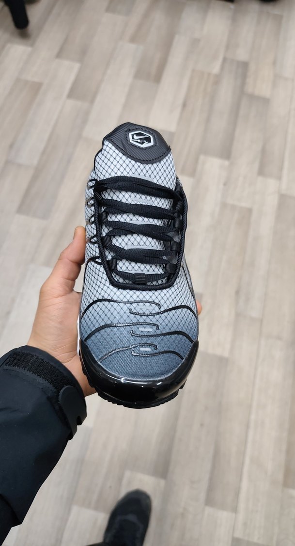 Nike Air Max plus Gri Yılan Desenli Bağcıklı Erkek Spor Ayakkabı - Görsel 2