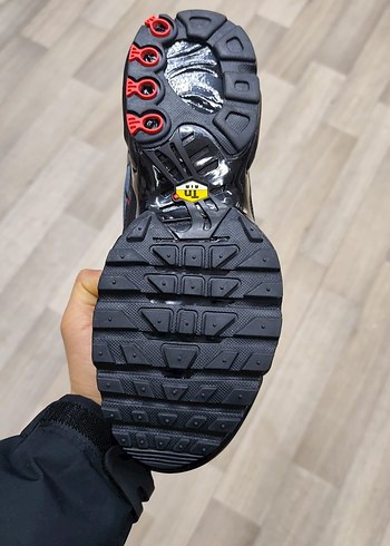 Nike Air Max plus Gri Erkek Spor Ayakkabı Bağcıklı Model - Görsel 4