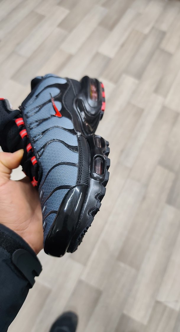 Nike Air Max plus Gri Erkek Spor Ayakkabı Bağcıklı Model - Görsel 3