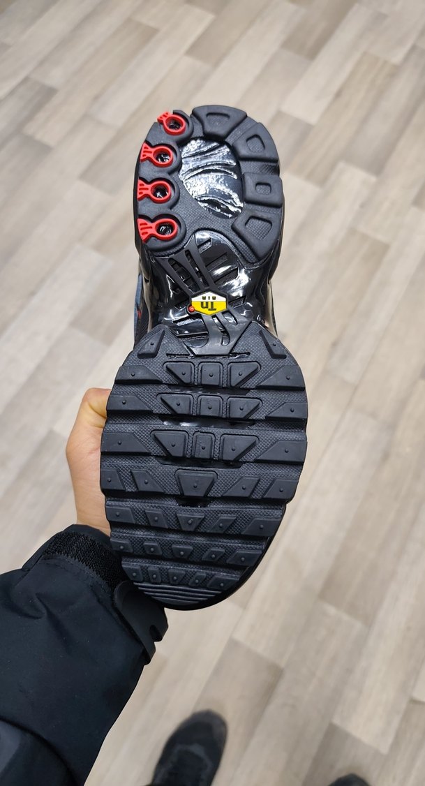 Nike Air Max plus Gri Erkek Spor Ayakkabı Bağcıklı Model - Görsel 4