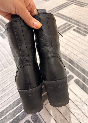 Siyah deri kadın postal bot - Görsel 3