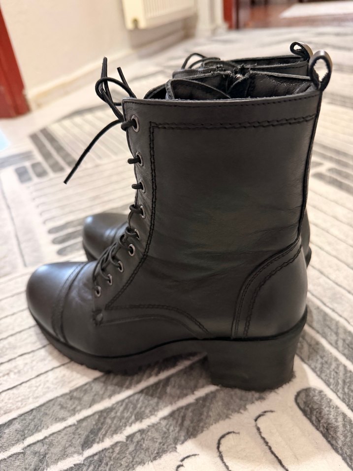 Siyah deri kadın postal bot - Görsel 2