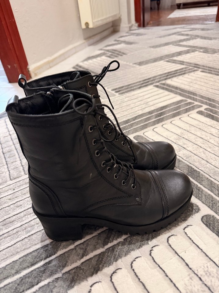 Siyah deri kadın postal bot - Görsel 4