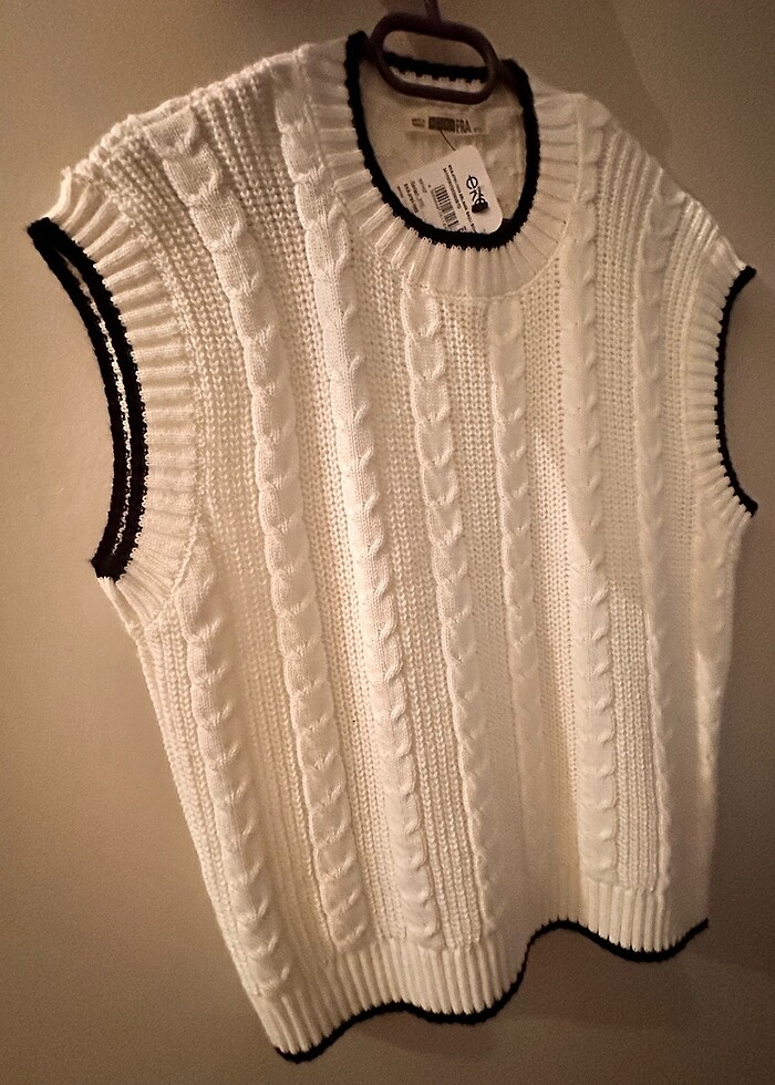 Siyah detaylı bisiklet yaka örme süveter - Görsel 2