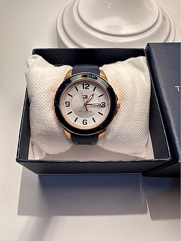 Tommy Hilfiger Lacivert Saat