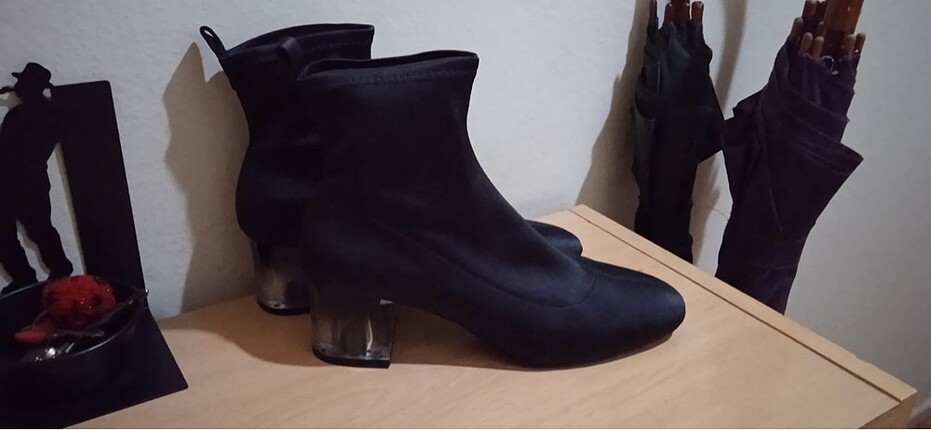 Stradivarius siyah topuklu çorap bot
