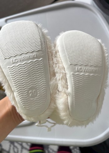 Kız Çocuk Beyaz Peluş Nakışlı Ev Terliği - Görsel 3