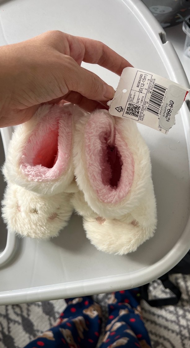 Kız Çocuk Beyaz Peluş Nakışlı Ev Terliği - Görsel 4