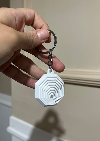 Beyaz Saçaklı Kadın Anahtarlık - Görsel 2