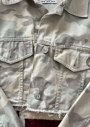 Gri Kamuflaj Desenli Kadın Crop Kot Ceket - Görsel 4