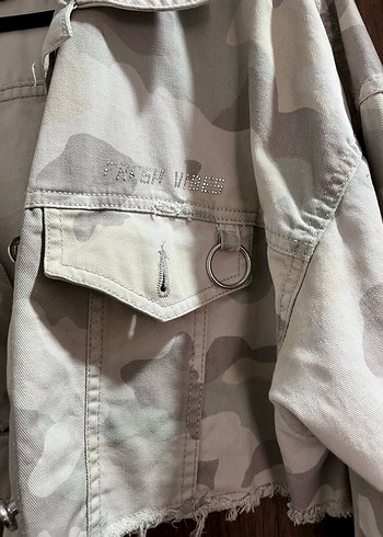 Gri Kamuflaj Desenli Kadın Crop Kot Ceket - Görsel 5