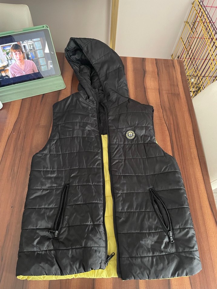 Erkek Çocuk Kapüşonlu Sarı Siyah Yelek - Görsel 2