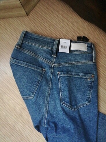 Mavi marka etikette 24/27 yazıyor  - Görsel 3