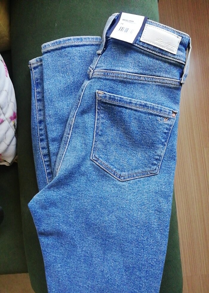 Mavi marka etikette 24/27 yazıyor  - Görsel 2