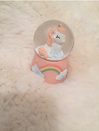 Unicorn kar küresi