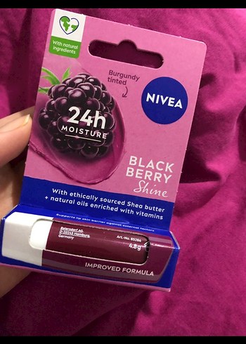 Nivea Black Berry Shine Dudak Balmı 4.8g