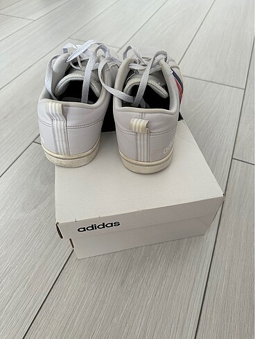 40 Beden Adidas Spor Ayakkabı