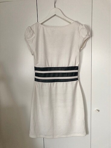 Siyah Şeritli Beyaz Elbise - Görsel 3