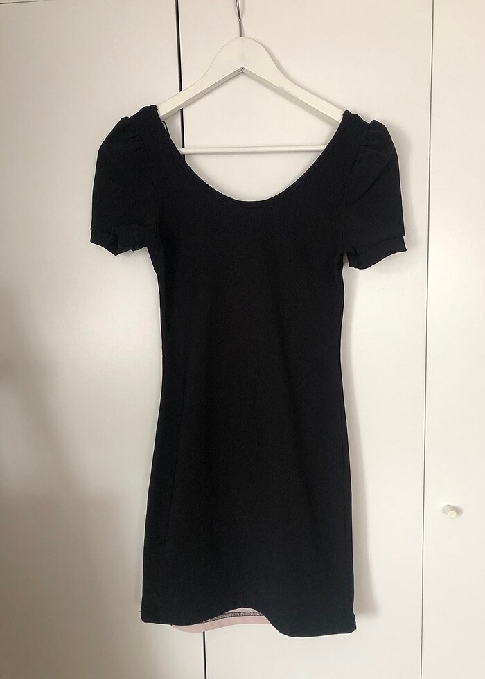 Siyah üzeri detaylı elbise - Görsel 5