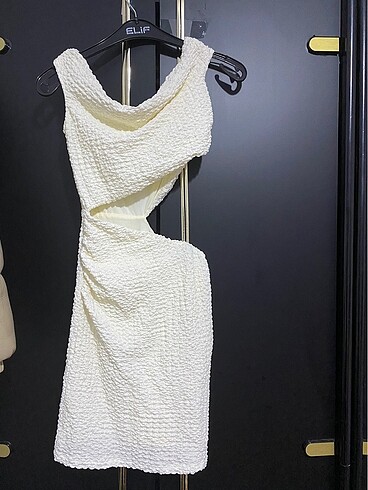 Bershka beyaz elbise