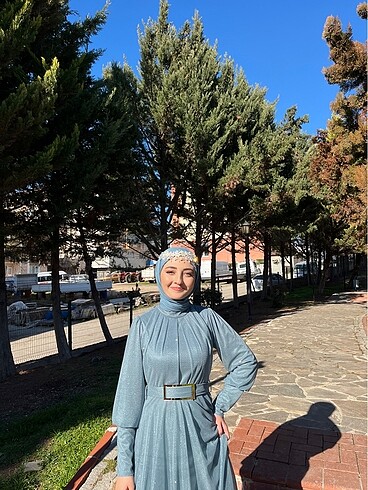 Su yeşili abiye elbise